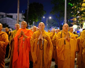 Thiêng liêng lễ rước Phật về Việt Nam Quốc Tự