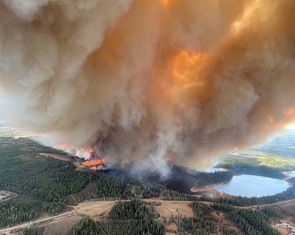 Hy hữu: 110 đám cháy rừng đồng loạt diễn ra tại một tỉnh ở Canada