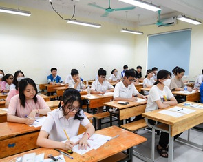 Kỳ thi lớp 10 tại Hà Nội: Đề toán in mờ khiến thí sinh hiểu lầm?