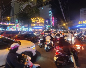 Nhiều tuyến đường Nha Trang kẹt cứng vì Festival biển