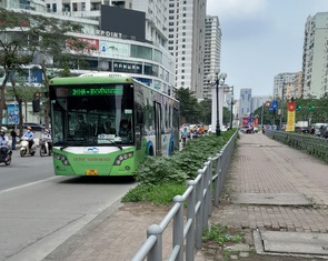 ‘Xe buýt Việt Nam không được như Hàn Quốc thì khó cấm xe máy’