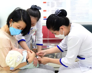185.700 liều vắc xin 5 trong 1 cho trẻ em Việt Nam từ viện trợ của WHO, UNICEF