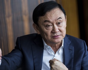Ông Thaksin gây hoài nghi khi về nước đúng ngày bầu thủ tướng ở Thái Lan