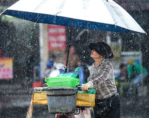 Vùng áp thấp gây mưa to ở Bắc Bộ, cảnh báo lũ quét, sạt lở