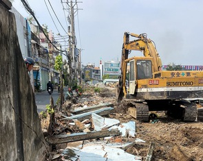 Đập bức tường tồn tại 3 thập kỷ, gỡ tắc đường vào sân bay Tân Sơn Nhất