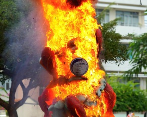 'Cá chép hóa rồng' ở Nha Trang bất ngờ bị cháy rụi, chưa kịp khai xuân