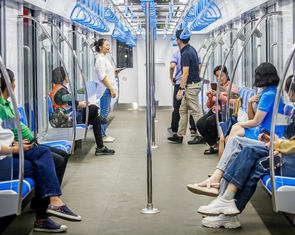 Đi làm bằng metro hay quá