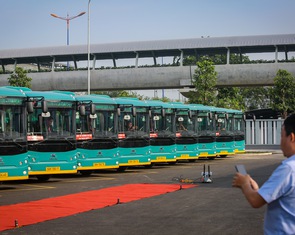 TP.HCM đưa vào hoạt động 17 tuyến buýt điện kết nối metro số 1