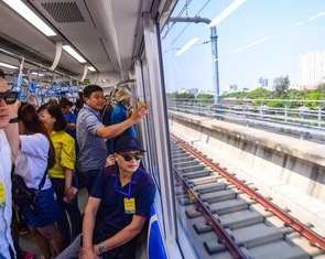 Đừng biến metro thành... bếp ăn, nồng mùi sầu riêng, ồn ào loa điện thoại