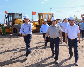 Thủ tướng kiểm tra hiện trường, thúc tiến độ 2 dự án cao tốc vùng Đông Nam Bộ