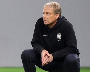 Hàn Quốc thông báo sa thải HLV Klinsmann qua... điện thoại