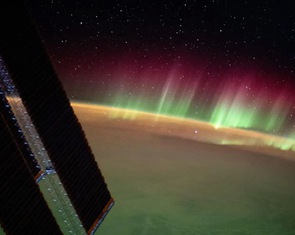 Cực quang tuyệt đẹp nhìn từ không gian