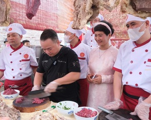 Nghệ nhân phở Vân Cù, Nam Định nấu nồi phở khổng lồ