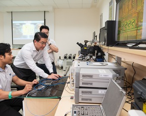 Tập đoàn Synopsys hỗ trợ đào tạo nhân lực vi mạch bán dẫn tại Đại học Quốc gia TP.HCM