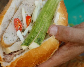 Mâm bánh mì cụ Lý hơn 70 năm bán sớm ở Sài Gòn
