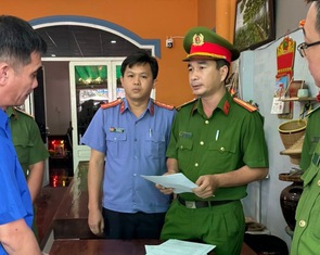 Bắt phó giám đốc một trung tâm đăng kiểm ở Bình Thuận