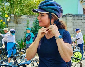 Khách tàu biển đi xe đạp khám phá đồng quê Nha Trang