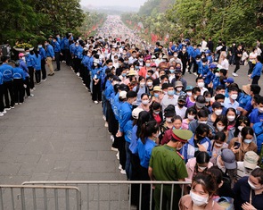 1.000 đoàn viên Phú Thọ làm hàng rào mềm chống ùn tắc trong ngày giỗ Tổ