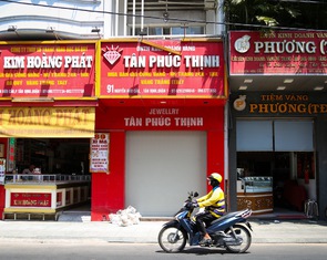 TP.HCM: tiệm vàng đóng cửa lan rộng, nhiều nơi giấu hàng nhái thương hiệu nổi tiếng