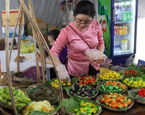 Tin tức sáng 16-4: Giá USD lên nữa; TP.HCM cảnh báo ngộ độc thực phẩm cao đến tháng 8