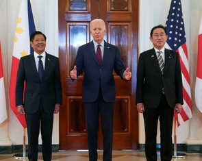 Philippines phản pháo Trung Quốc, nói có quyền tăng cường quan hệ với Mỹ, Nhật