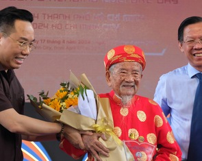 Nhà nghiên cứu 104 tuổi Nguyễn Đình Tư là đại sứ văn hóa đọc trọn đời