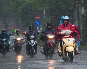 Mây dông đang kéo tới, cảnh báo Hà Nội mưa lớn khung giờ đi làm