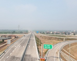 Ngắm cao tốc Diễn Châu - Bãi Vọt trước ngày thông xe