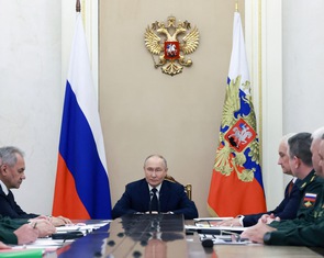 Tổng thống Putin: Chi cho quốc phòng của Nga tăng nhưng chưa bằng Liên Xô