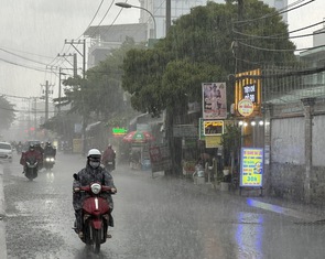 TP.HCM mưa dông khắp nơi, cuối cùng nhiều nơi cũng mưa lớn