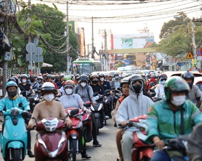 Đường Lê Văn Việt, Lã Xuân Oai, Nguyễn Duy Trinh, Đỗ Xuân Hợp, Lò Lu... liên tục ùn ứ, vì sao?