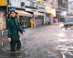 Miền Nam chìm trong biển nước do mưa bão là tin đồn thất thiệt