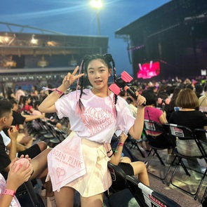 Fan Kpop bán đồ gây quỹ hơn 25 triệu đồng giúp bạn đến trường