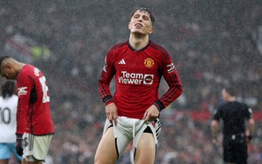 Man United và Man City cùng thua ở vòng 7 Premier League