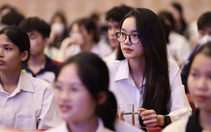 Tân sinh viên 19 tỉnh, thành phía Bắc nhận học bổng Tiếp sức đến trường: Ý chí của chữ học, chữ hiếu