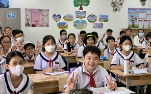 Học sinh Trường THCS Kim Đồng đón trường mới với những điều dễ thương