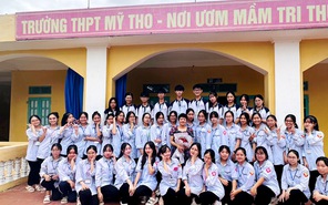 Teen THPT Mỹ Tho (Nam Định) sáng tạo câu đối để học văn