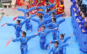 Gần 1.000 học sinh hào hứng tham gia Ngày hội Em yêu Sử Việt
