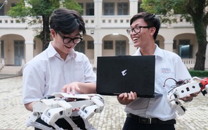 Học sinh chế tạo robot cứu hộ nhận giải quốc tế