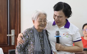 Nhóm Chia sẻ-Sharing thăm, tặng quà Làng Hòa Bình Bệnh viện Từ Dũ