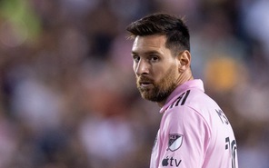 Messi mờ nhạt trước sự chứng kiến của chủ tịch FIFA