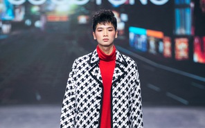 Nguyễn Hữu Kim Sơn lên tiếng khi mang trà sữa lên sân khấu catwalk