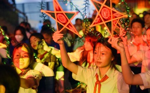 Chủ tịch nước dự chương trình Lồng đèn thắp sáng ước mơ ở Bình Phước