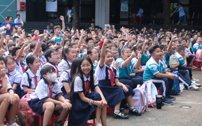 Học trò Trường tiểu học Nguyễn Văn Trỗi rộn ràng làm theo báo Đội