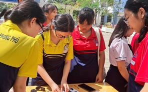 Toán học kết hợp nghệ thuật, trải nghiệm mới của teen Trường THPT Phong Phú