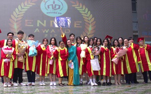 Lộ diện 12 chủ nhân Endee Award - giải thưởng độc lạ của Trường THPT Nguyễn Du