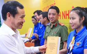 Tổng Bí thư Nguyễn Phú Trọng: Tấm gương cho người trẻ tự soi - răn