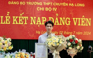 Nam sinh Trường THPT chuyên Hạ Long được kết nạp Đảng ở tuổi 18
