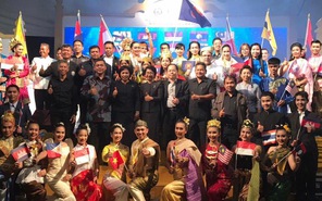 Tưng bừng lễ hội giao lưu văn hóa các nước ASEAN