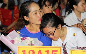 Teen trường THPT Hoàng Hoa Thám xúc động tri ân ba mẹ, thầy cô